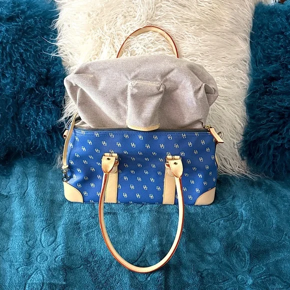 Y2K Dooney & Bourke Vintage Leather shoulder  bag Blue Cream monogram NEARLY NEW - Picture 15 of 17